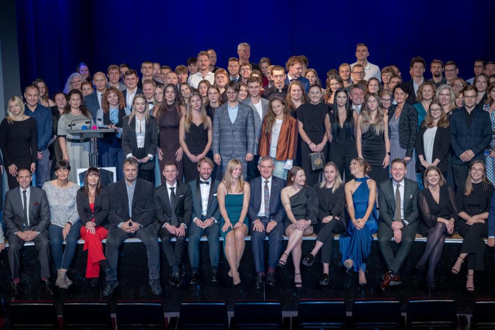 Zdjęcie grupowe - gala sportu Akademickiego PŁ